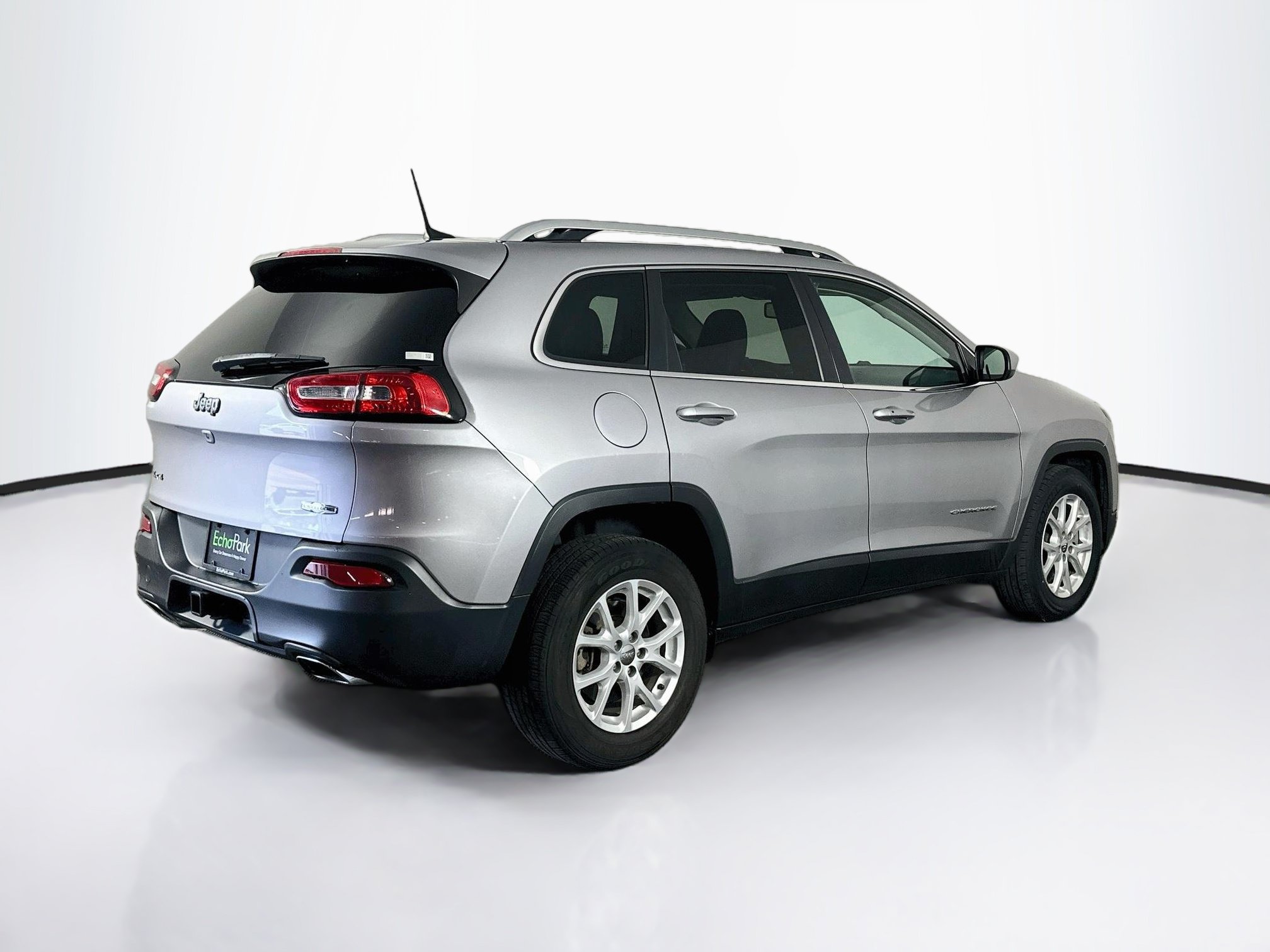 Used 2018 Jeep Cherokee Latitude Plus w/ Comfort/Convenience Group AWD/4WD image 9