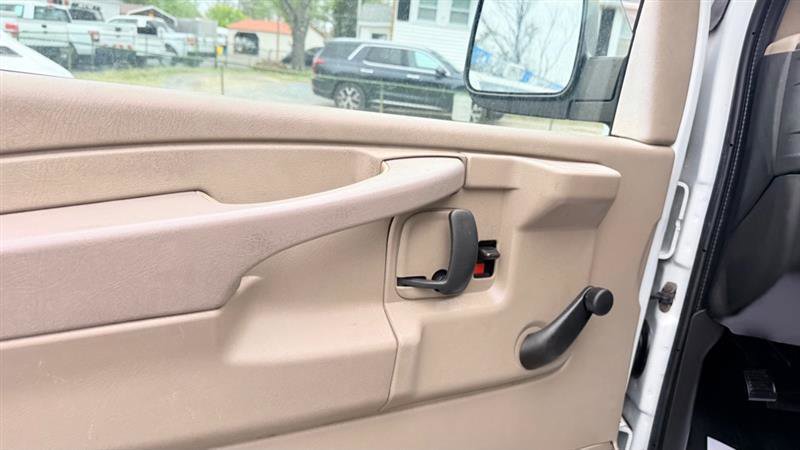 Used 2011 Chevrolet Express 2500 RWD image 28