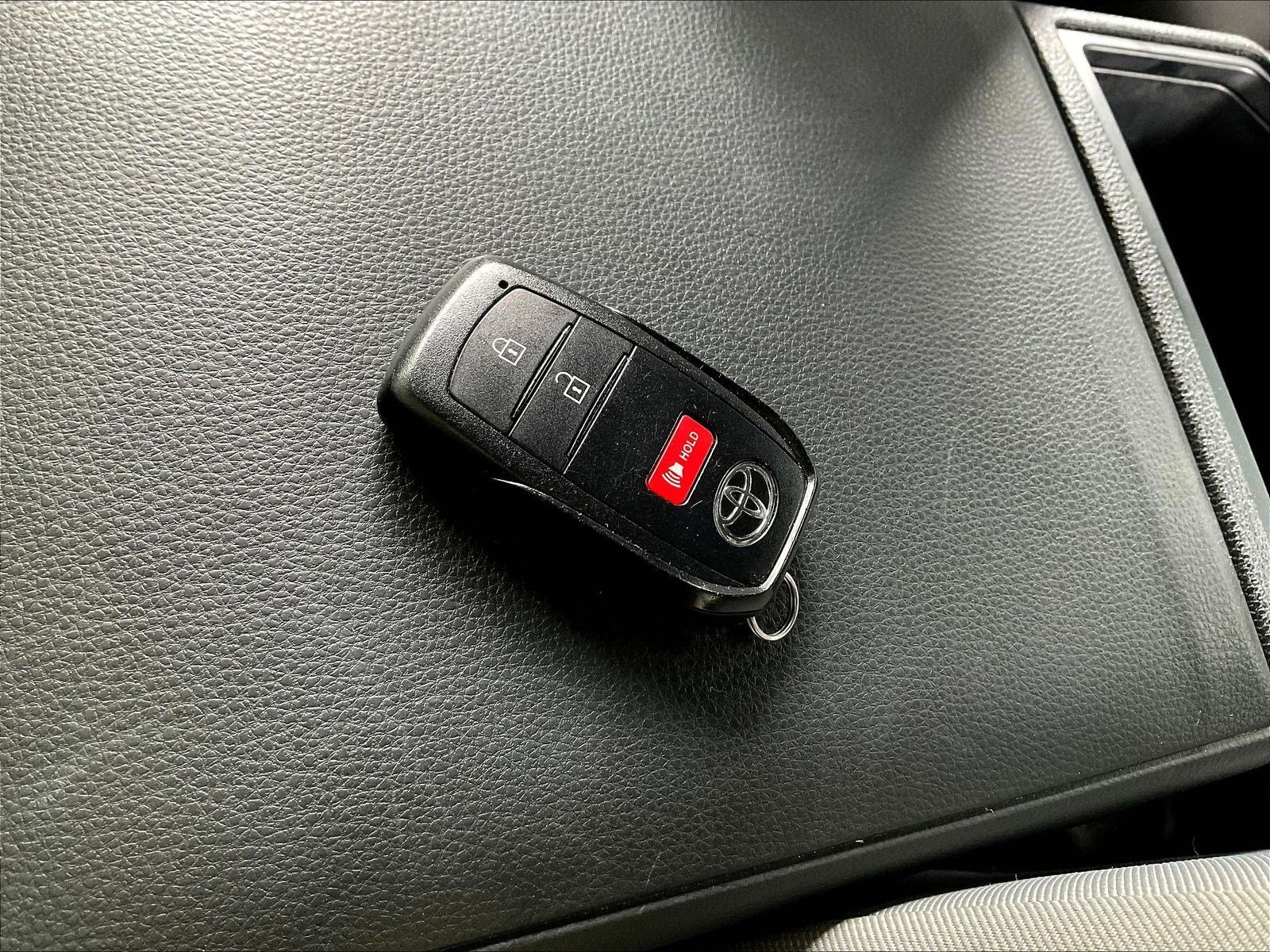 Used 2025 Toyota Tacoma TRD Off-Road AWD/4WD image 32
