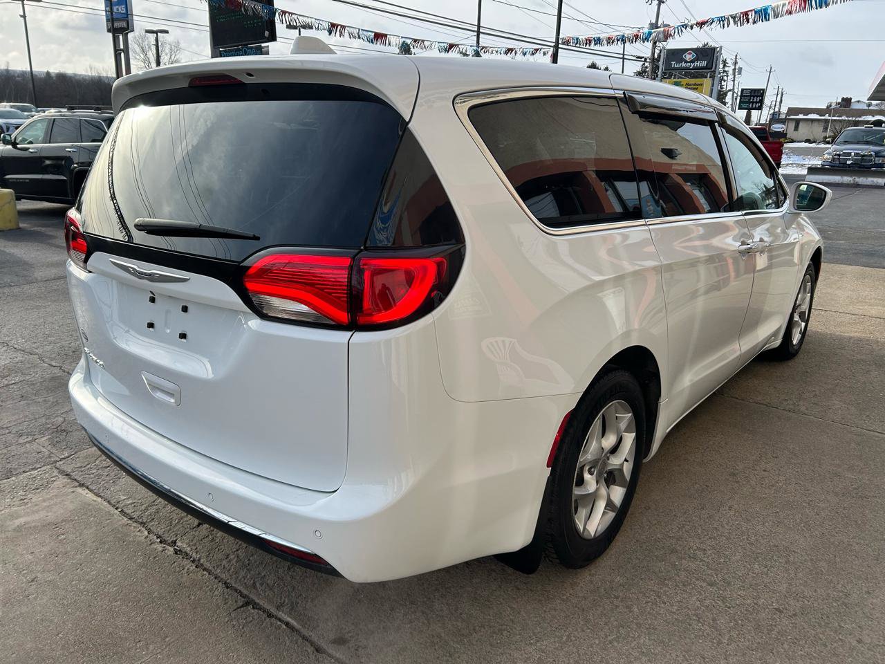 Used 2019 Chrysler Pacifica Touring Plus w/ Tire & Wheel Group image 6
