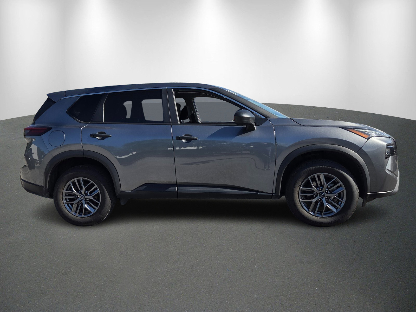 Used 2024 Nissan Rogue S image 8