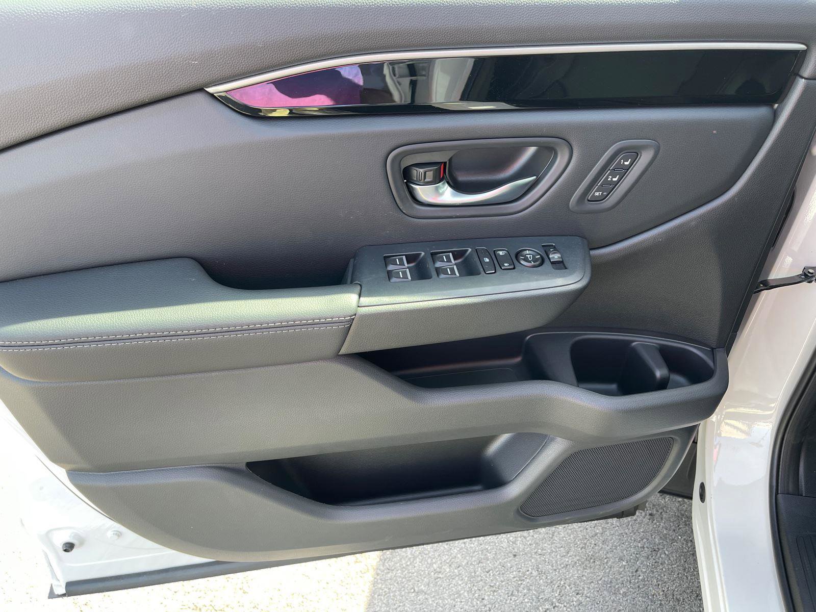 New 2025 Honda Pilot EX-L image 8