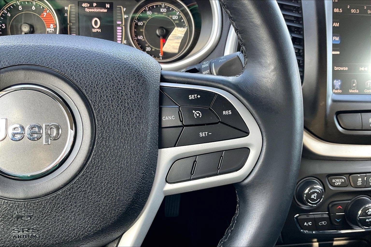 Used 2018 Jeep Cherokee Latitude Plus w/ Comfort/Convenience Group image 19