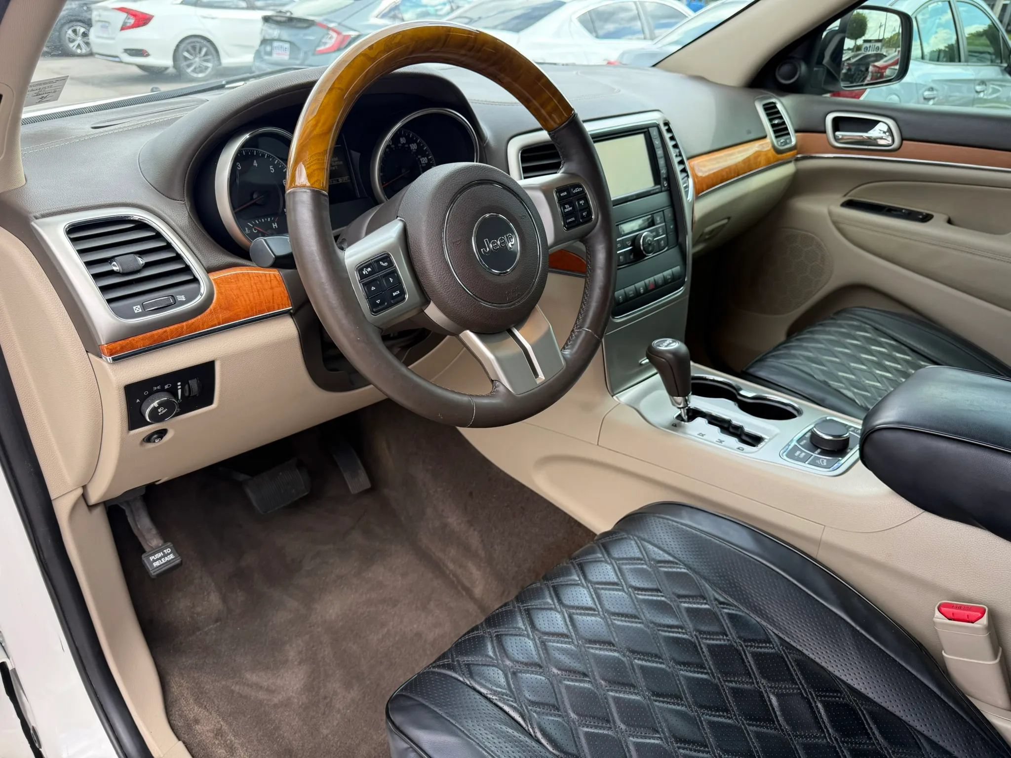 Used 2011 Jeep Grand Cherokee Overland AWD/4WD image 15