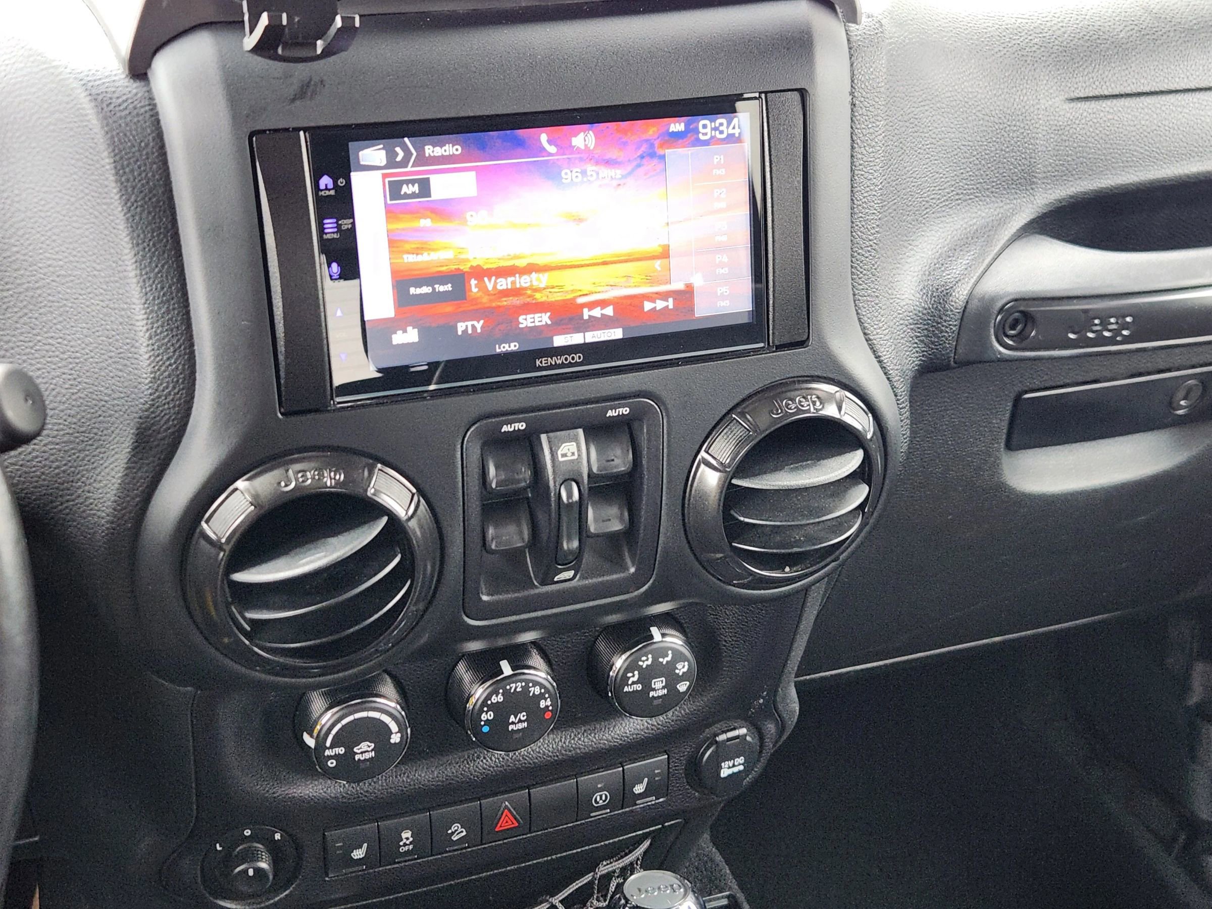 Used 2017 Jeep Wrangler Unlimited Sahara image 30