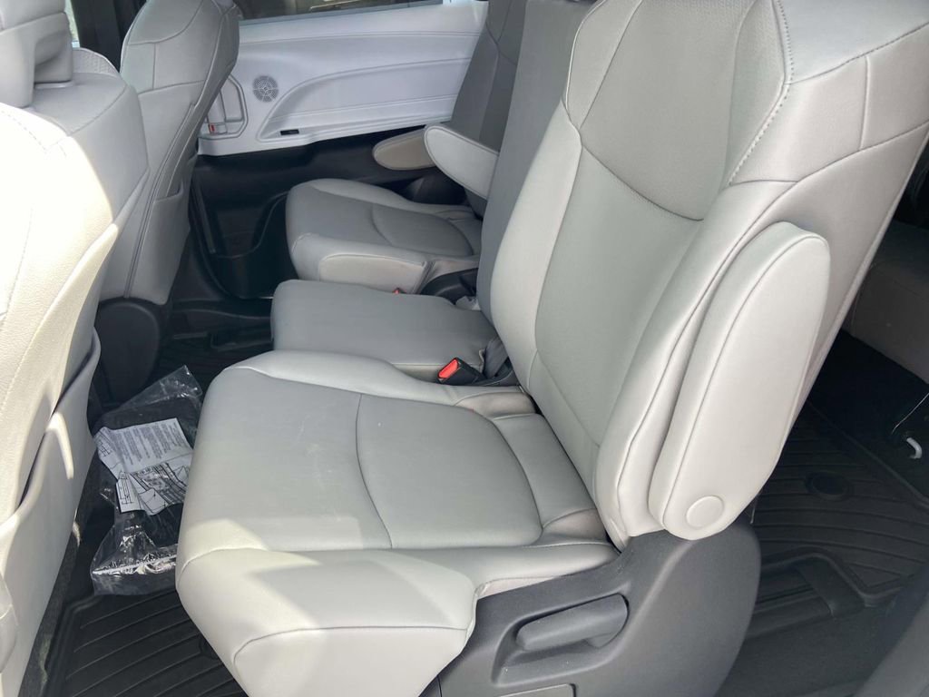 New 2026 Toyota Sienna XLE image 16