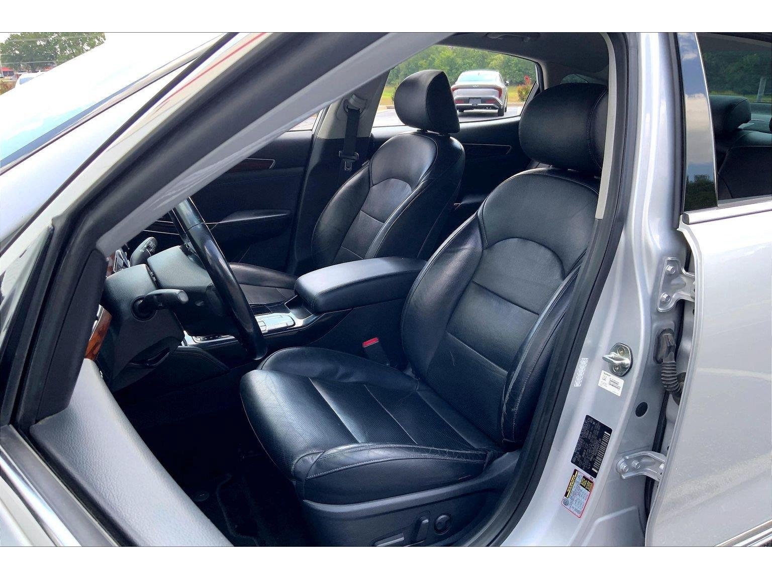 Used 2018 Kia Cadenza Premium w/ Luxury Package FWD image 21