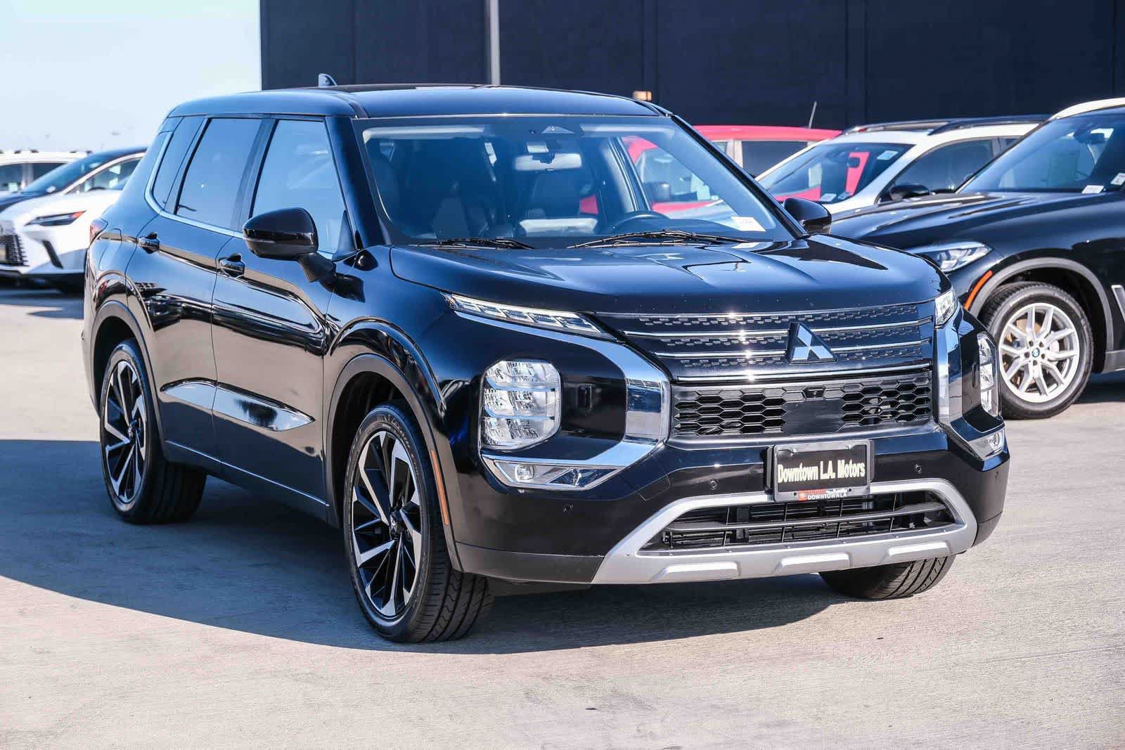 Used 2024 Mitsubishi Outlander SE AWD/4WD image 3