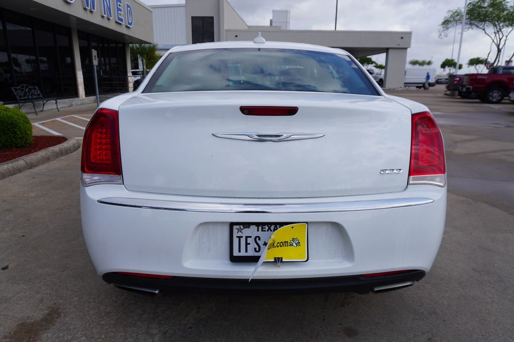 Used 2016 Chrysler 300 Limited image 5