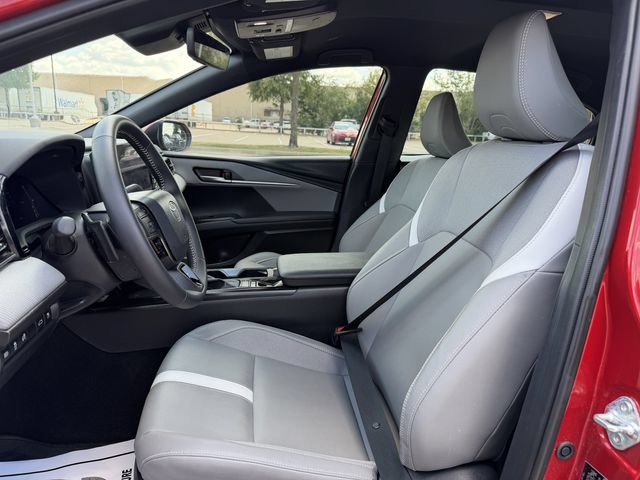 Used 2025 Toyota Camry SE w/ Multimedia Upgrade Package FWD image 23