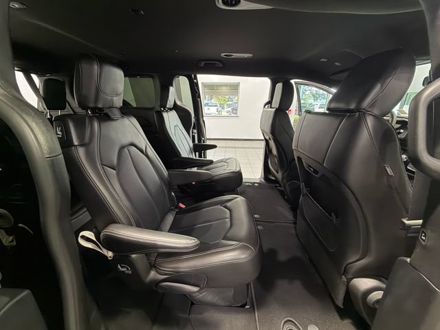 Used 2025 Chrysler Pacifica Select FWD image 14