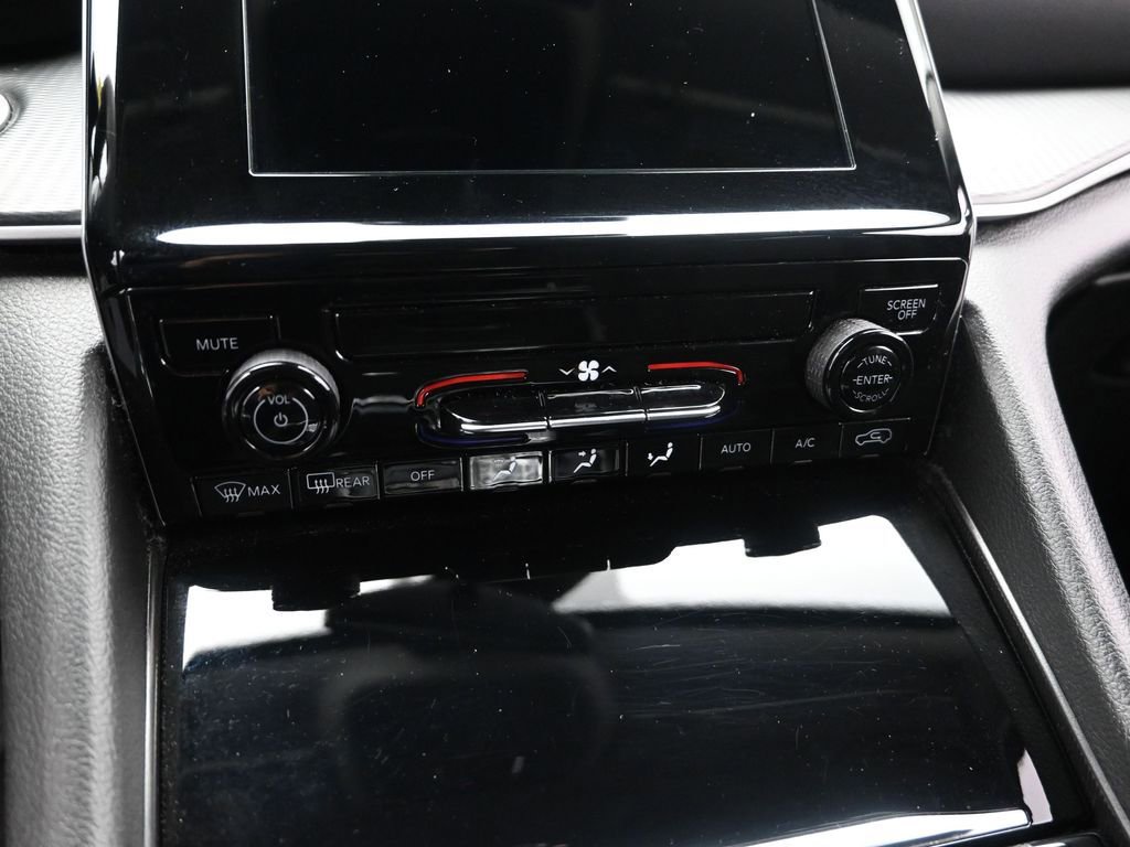 Used 2023 Jeep Grand Cherokee Laredo AWD/4WD image 14