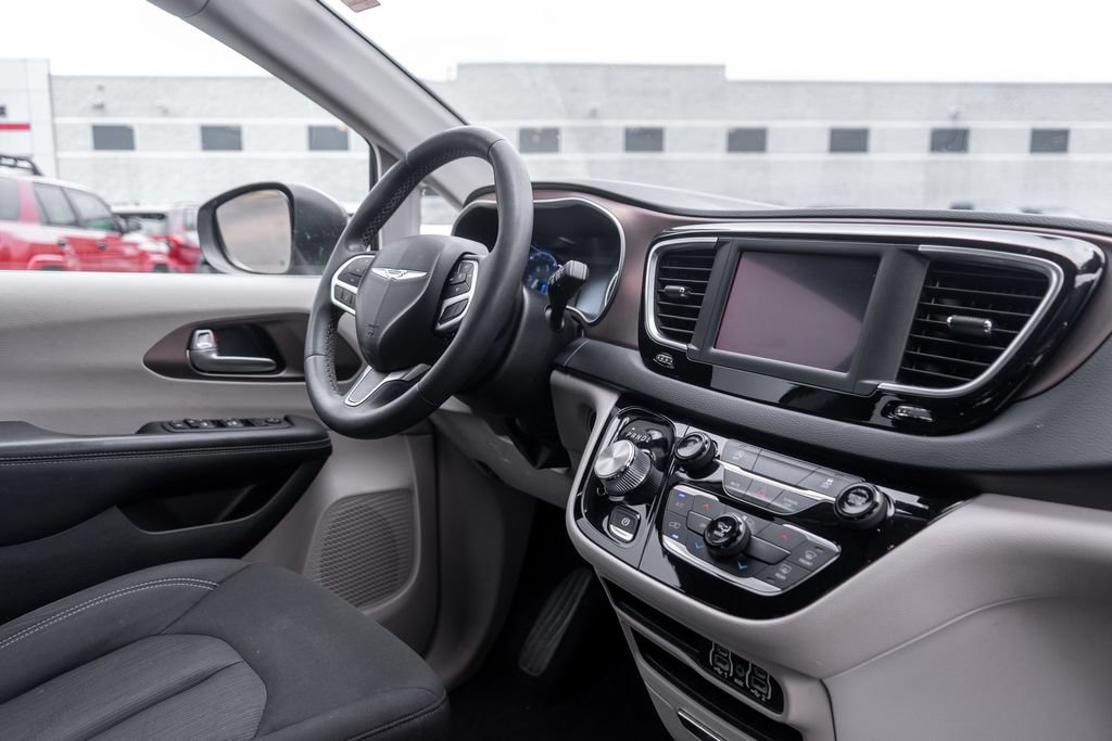Used 2023 Chrysler Voyager LX FWD image 12