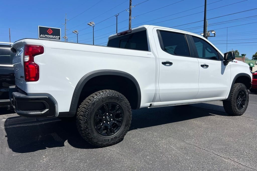 Used 2023 Chevrolet Silverado 1500 ZR2 w/ Technology Package image 11