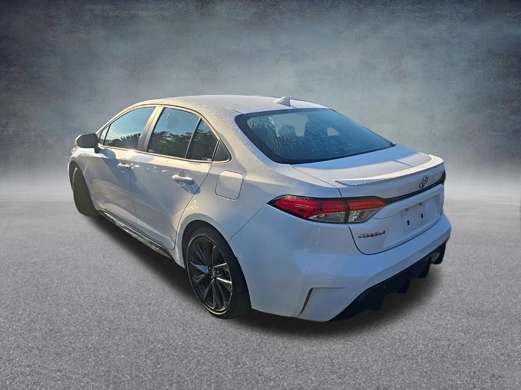 Used 2025 Toyota Corolla SE FWD image 4