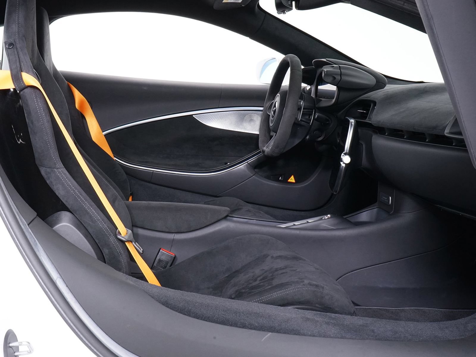 Used 2023 McLaren Artura RWD image 28