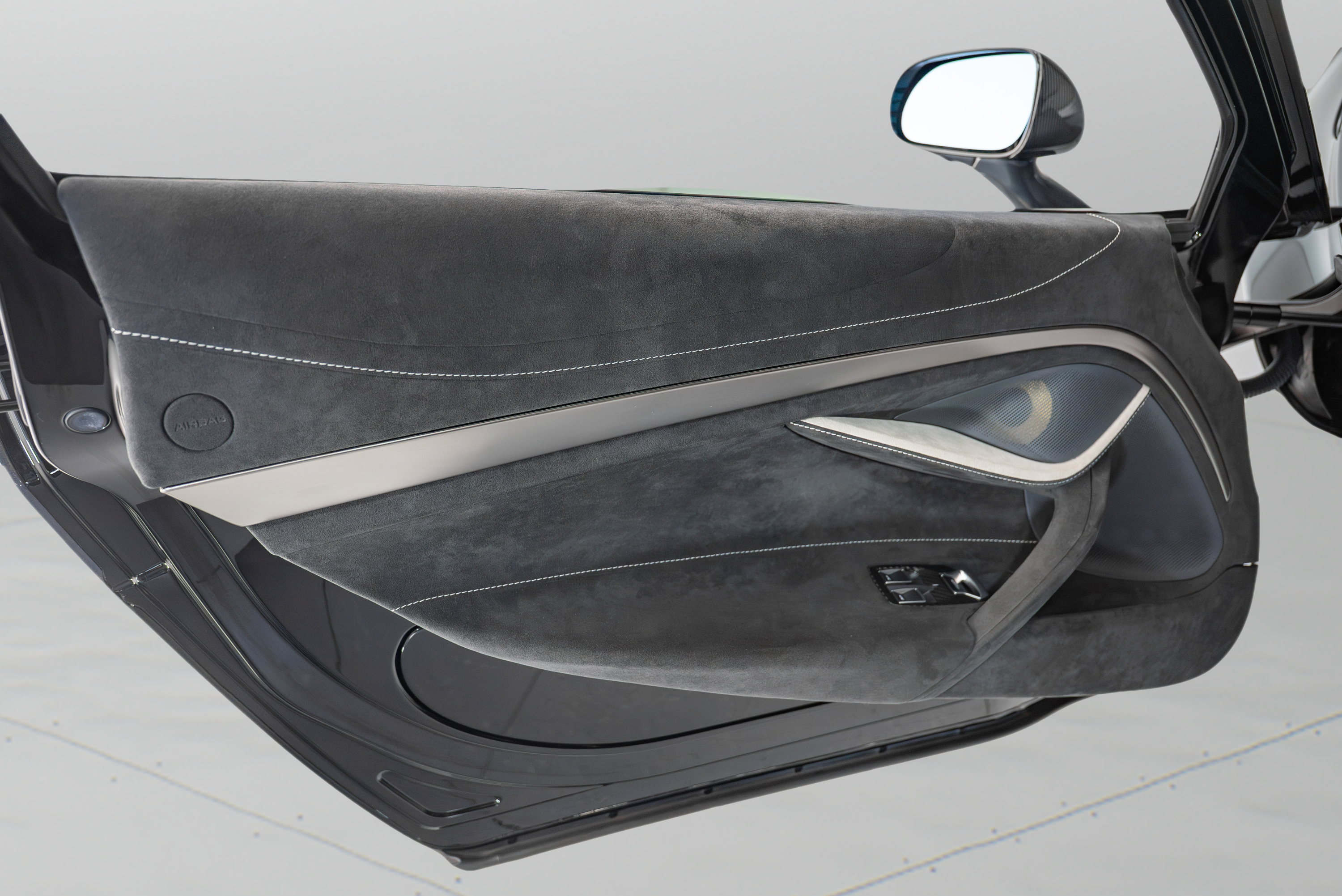 Used 2021 McLaren 720S RWD image 23