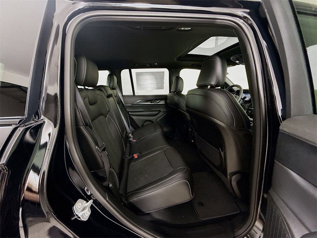 New 2025 Jeep Grand Cherokee Altitude image 29