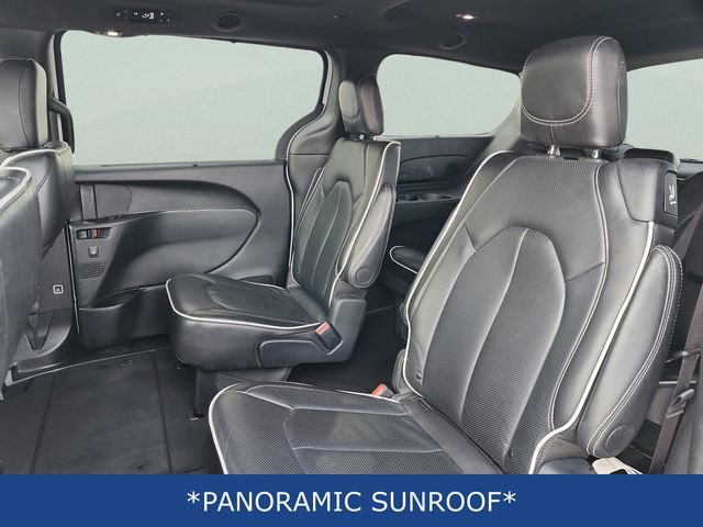 Used 2025 Chrysler Pacifica Limited image 17