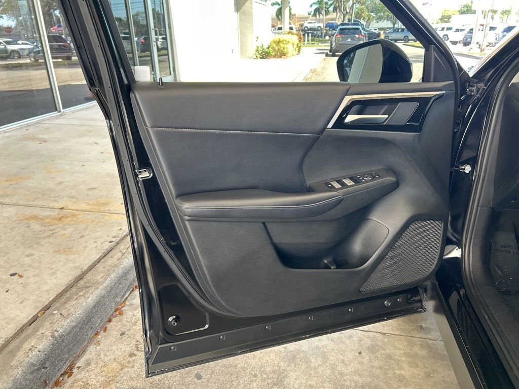 Used 2024 Mitsubishi Outlander SE image 42