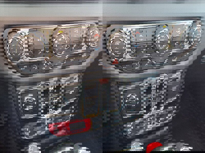 Certified 2025 Jeep Gladiator Rubicon w/ Convenience Group image 18