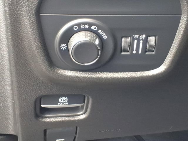 Used 2023 Jeep Grand Cherokee Altitude AWD/4WD image 21