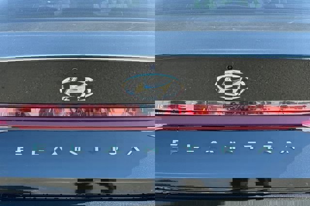 Used 2023 Hyundai Elantra SEL image 29