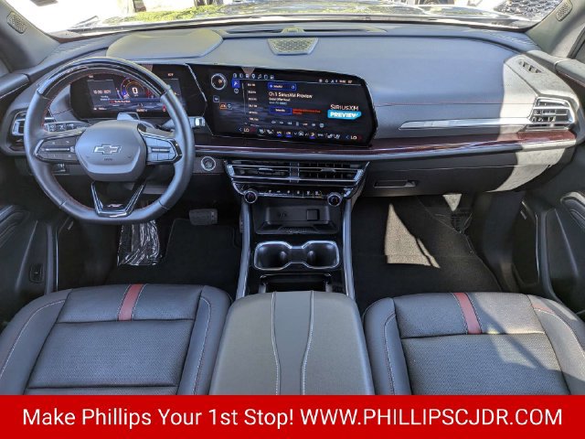 Used 2025 Chevrolet Traverse RS FWD image 14