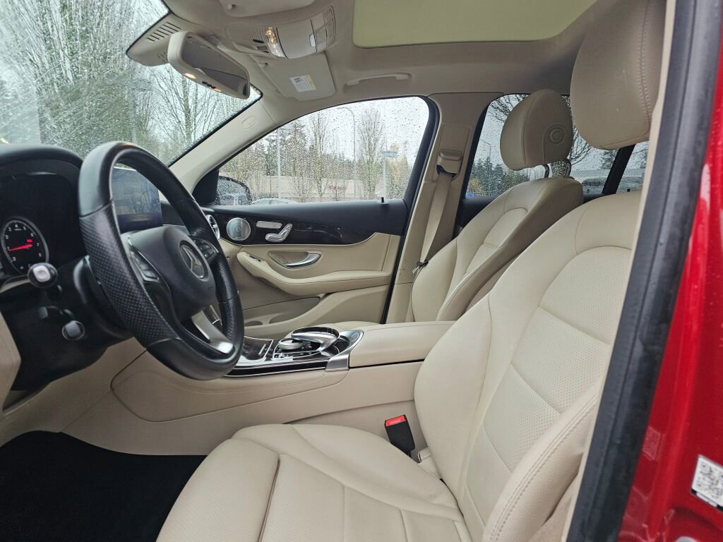 Used 2016 Mercedes-Benz GLC 300 4MATIC image 18