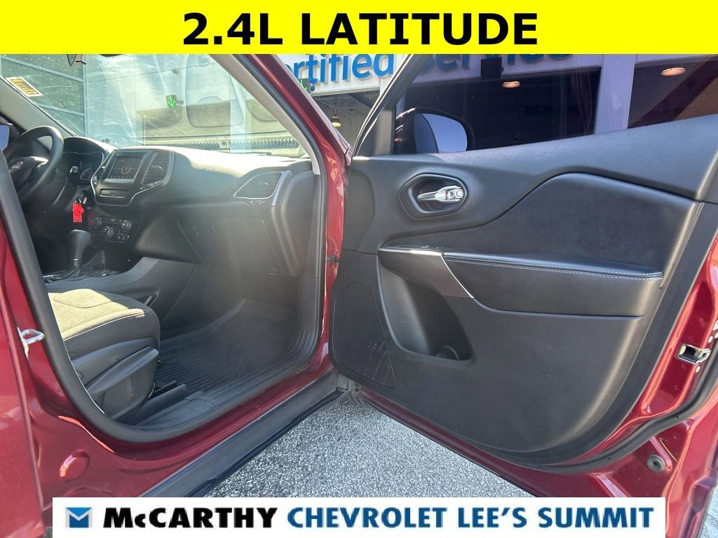 Used 2019 Jeep Cherokee Latitude w/ Popular Appearance Group image 41