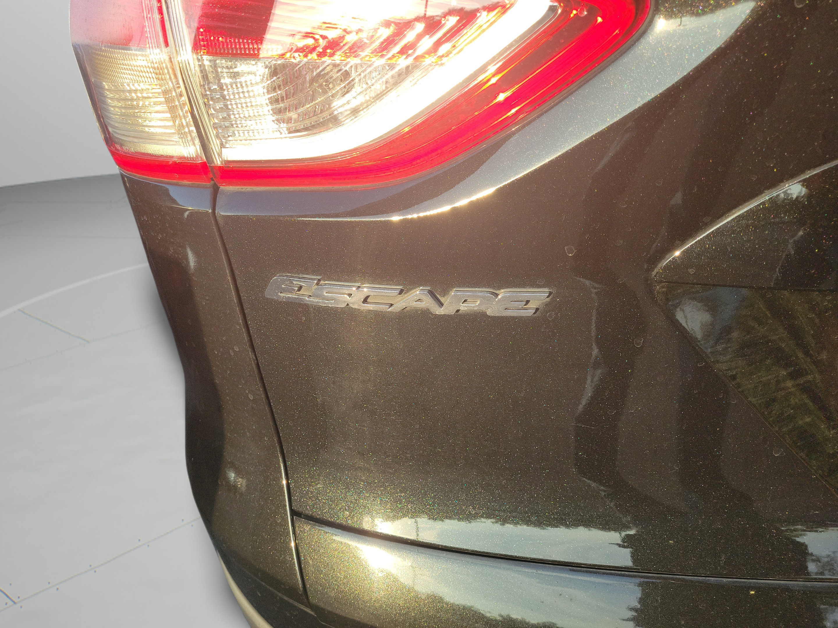 Used 2015 Ford Escape SE FWD image 21