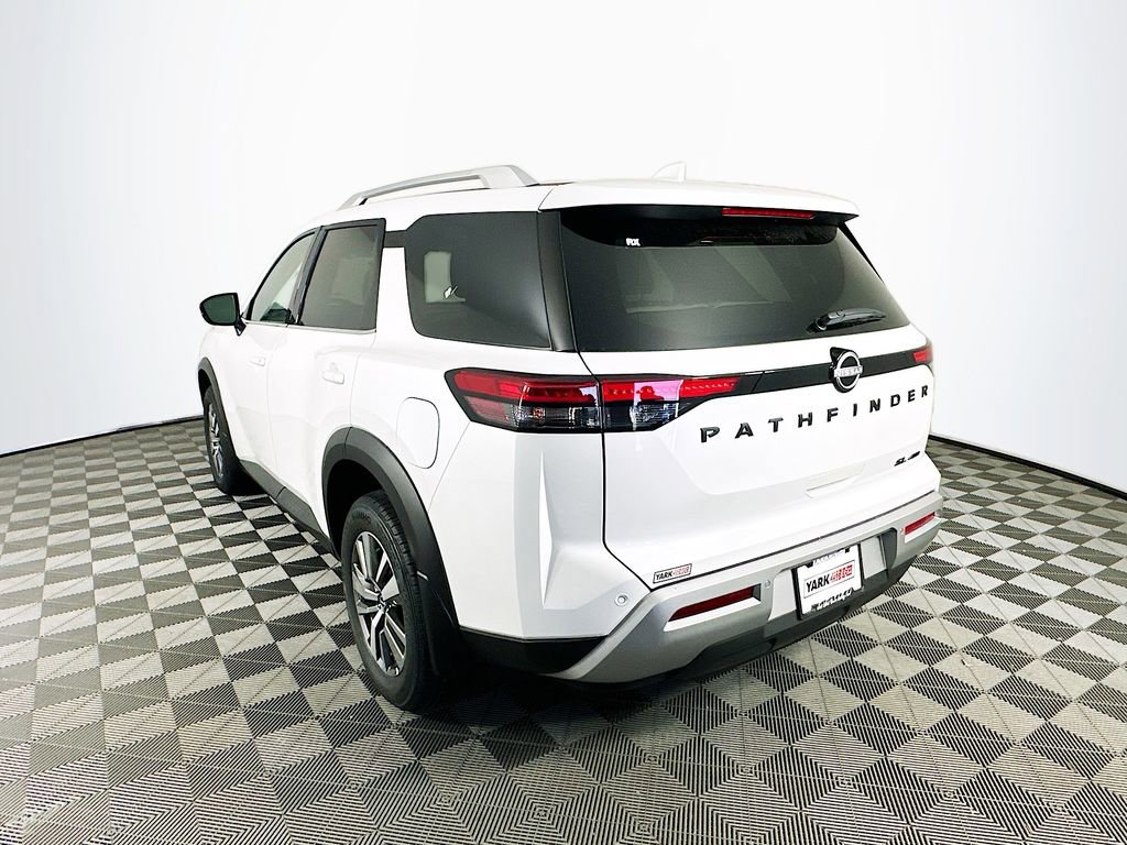 New 2025 Nissan Pathfinder SL w/ Black Appearance Package image 7