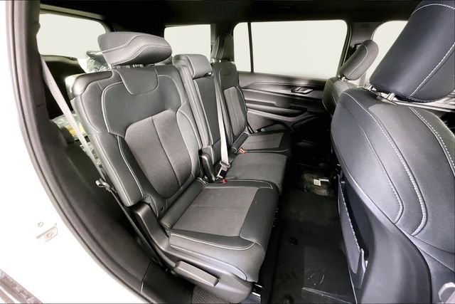 New 2026 Jeep Grand Cherokee L Laredo image 11