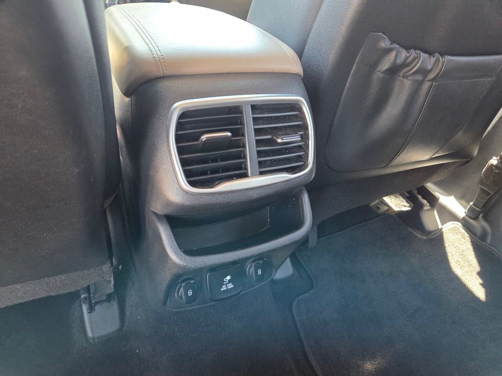 Used 2020 Hyundai Santa Fe Limited FWD image 8