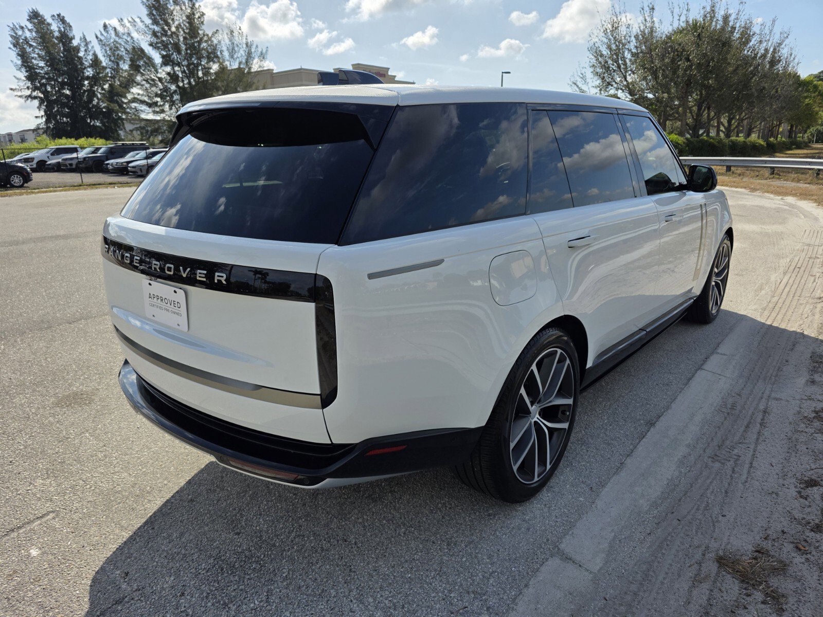 Certified 2024 Land Rover Range Rover Long Wheelbase SE image 22