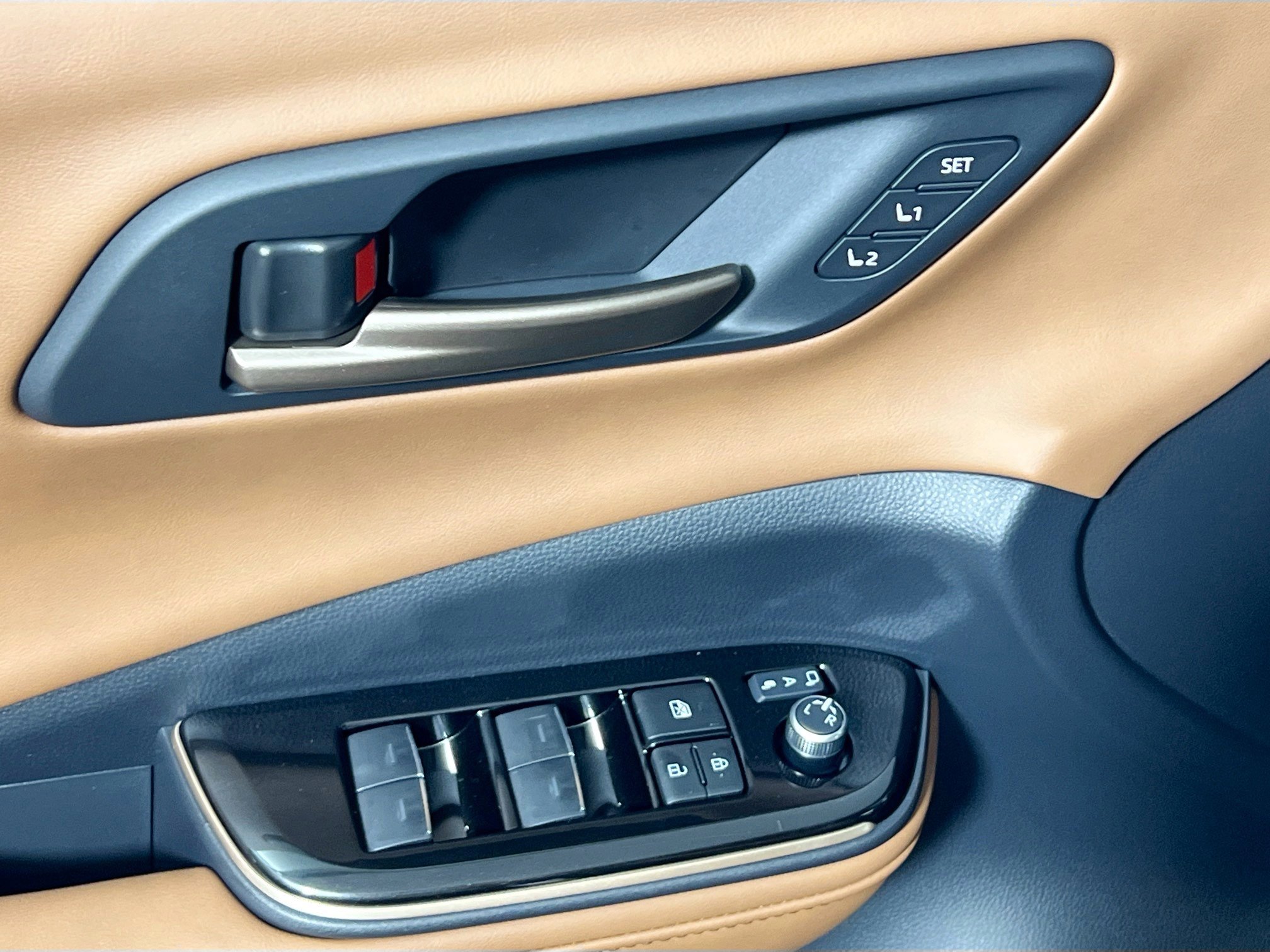 New 2025 Toyota Crown Signia image 16