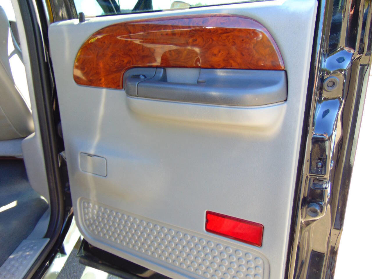Used 2003 Ford F250 Lariat image 48