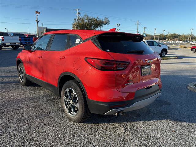 Used 2025 Chevrolet Blazer LT image 3