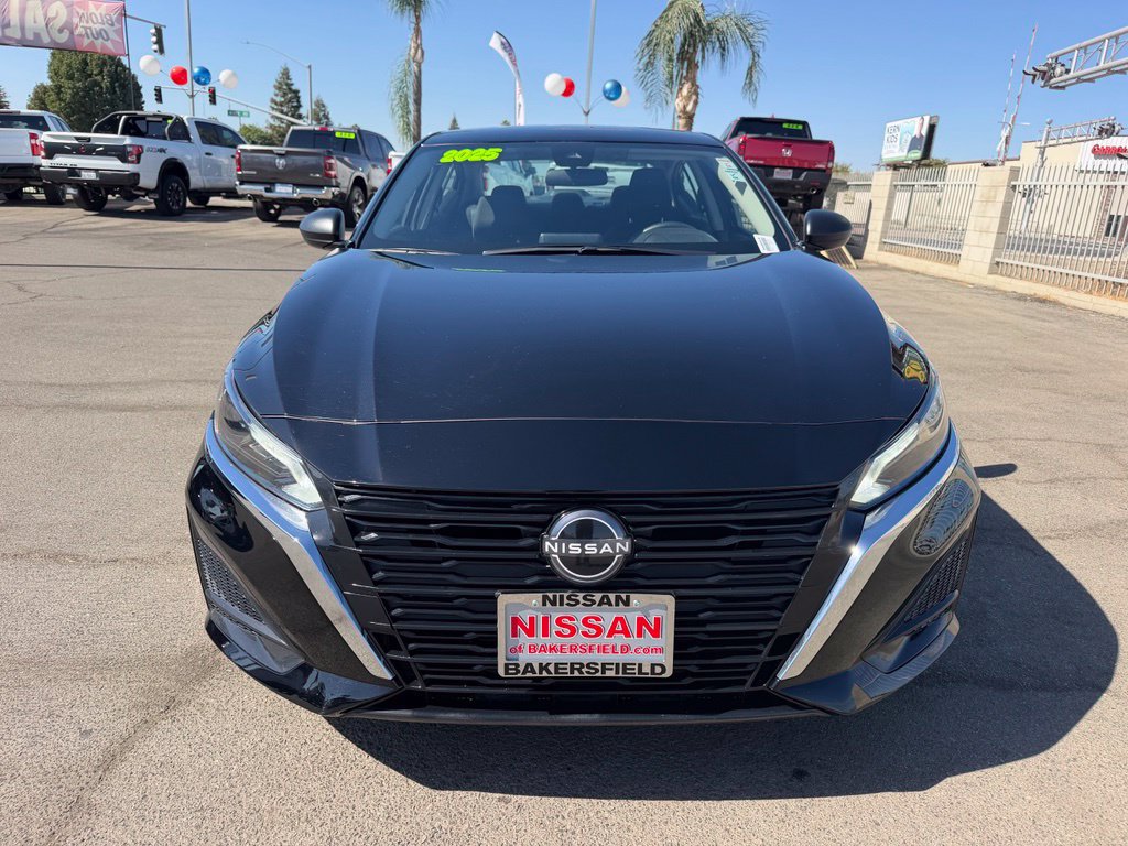 Used 2025 Nissan Altima 2.5 SV FWD image 2