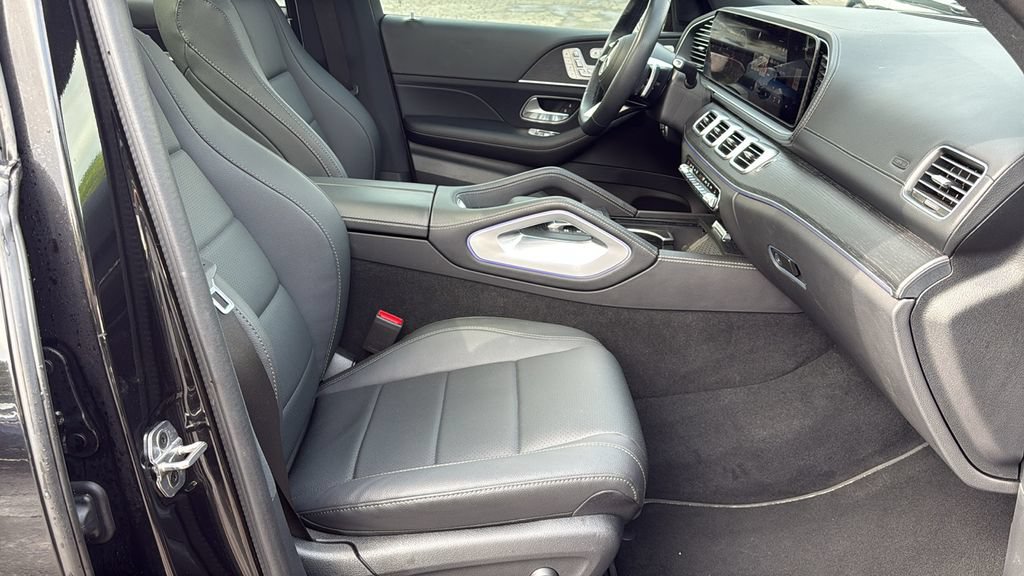 Certified 2025 Mercedes-Benz GLS 450 4MATIC image 11