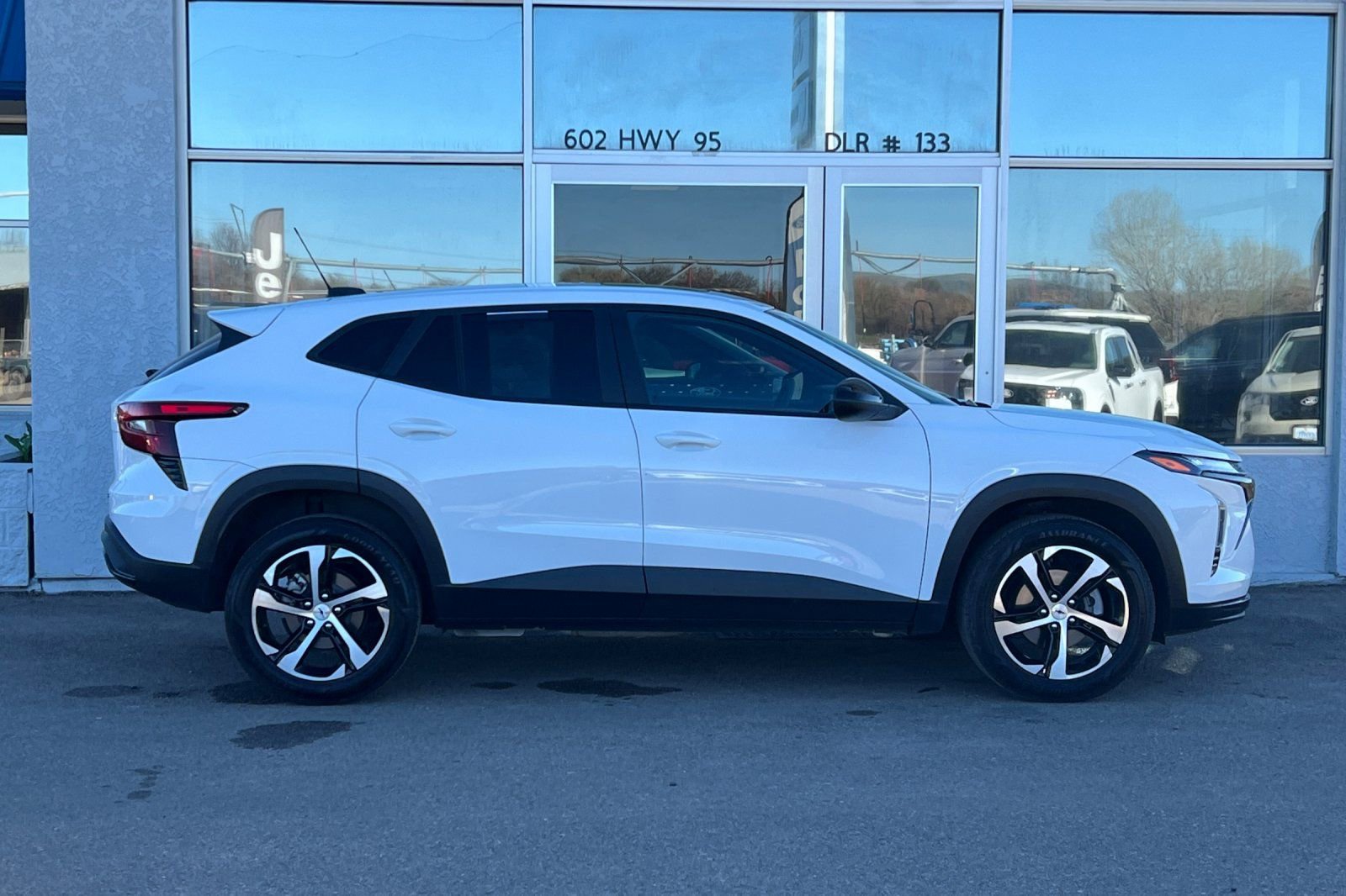 Used 2024 Chevrolet Trax RS w/ Sunroof Package image 3