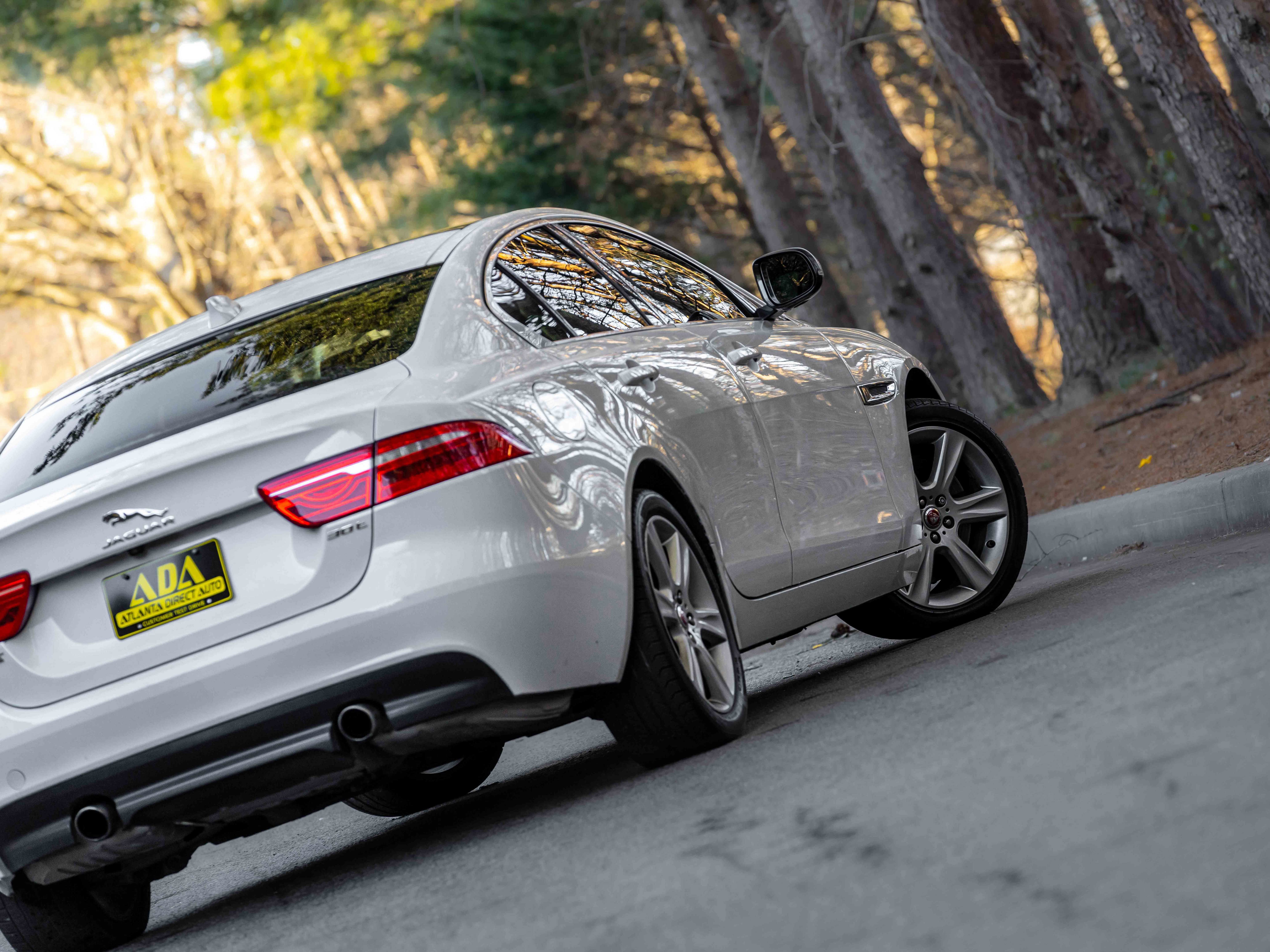 Used 2019 Jaguar XE Premium image 26