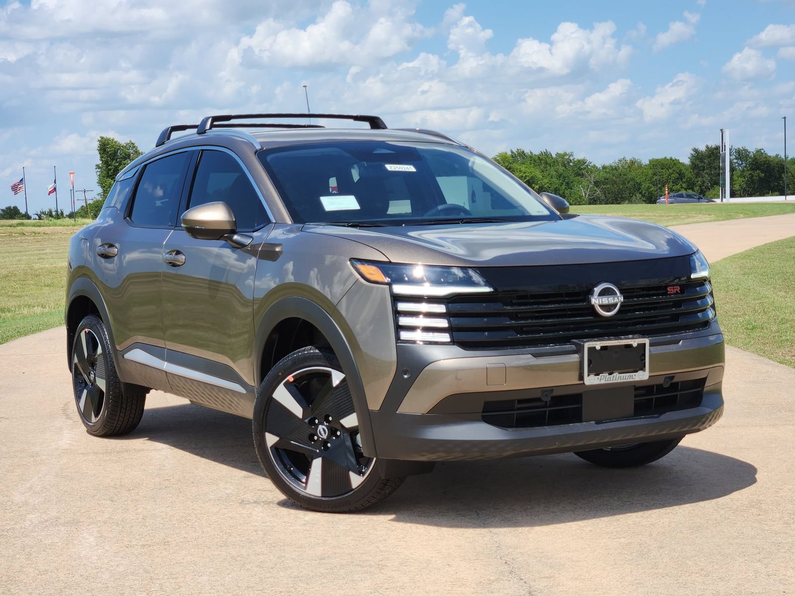 Certified 2025 Nissan Kicks SR FWD image 6