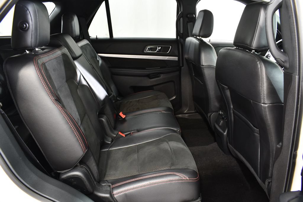 Used 2019 Ford Explorer XLT w/ Equipment Group 202A AWD/4WD image 19