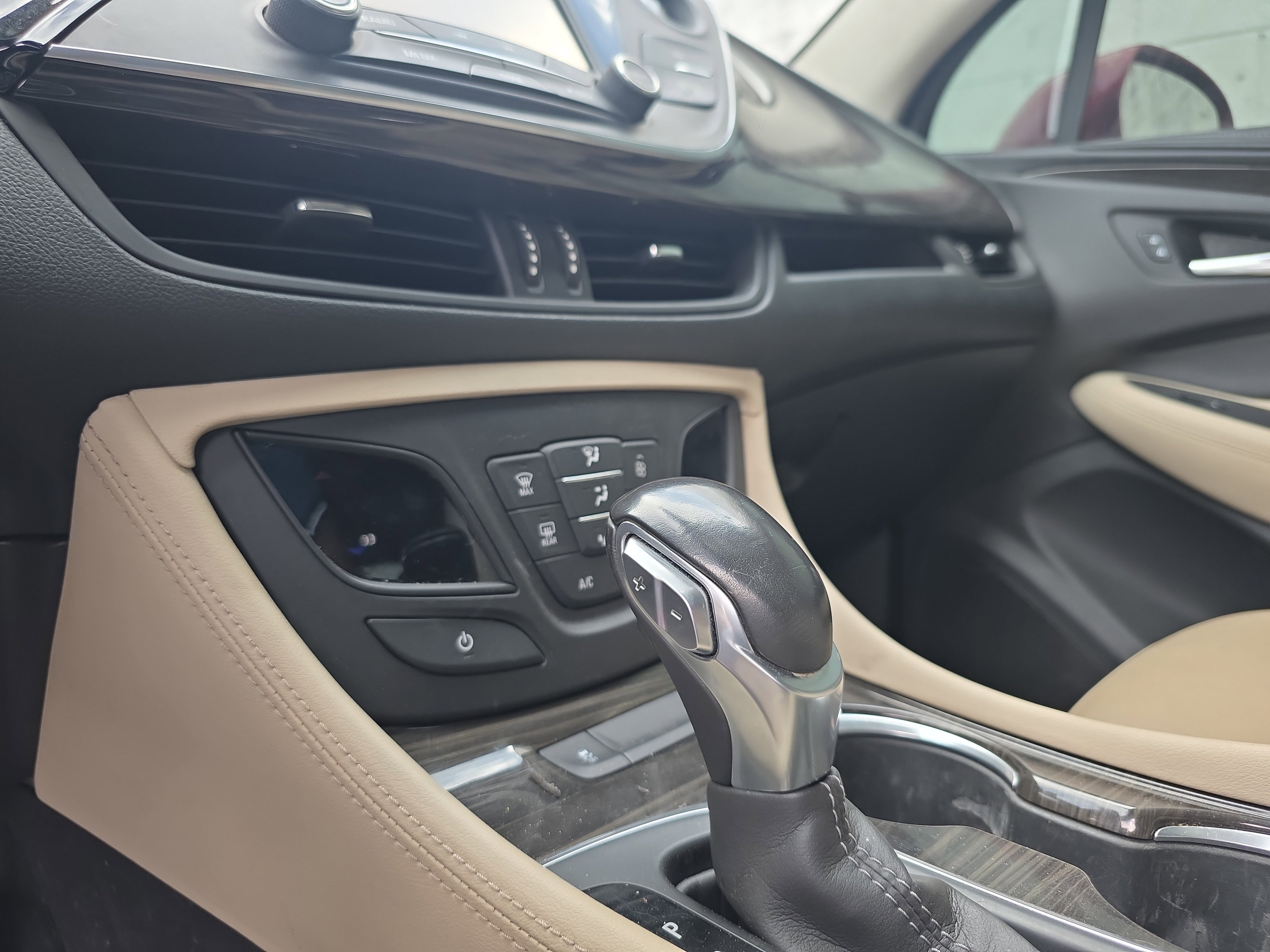 Used 2020 Buick Envision Essence w/ LPO, Interior Luxury Package image 18