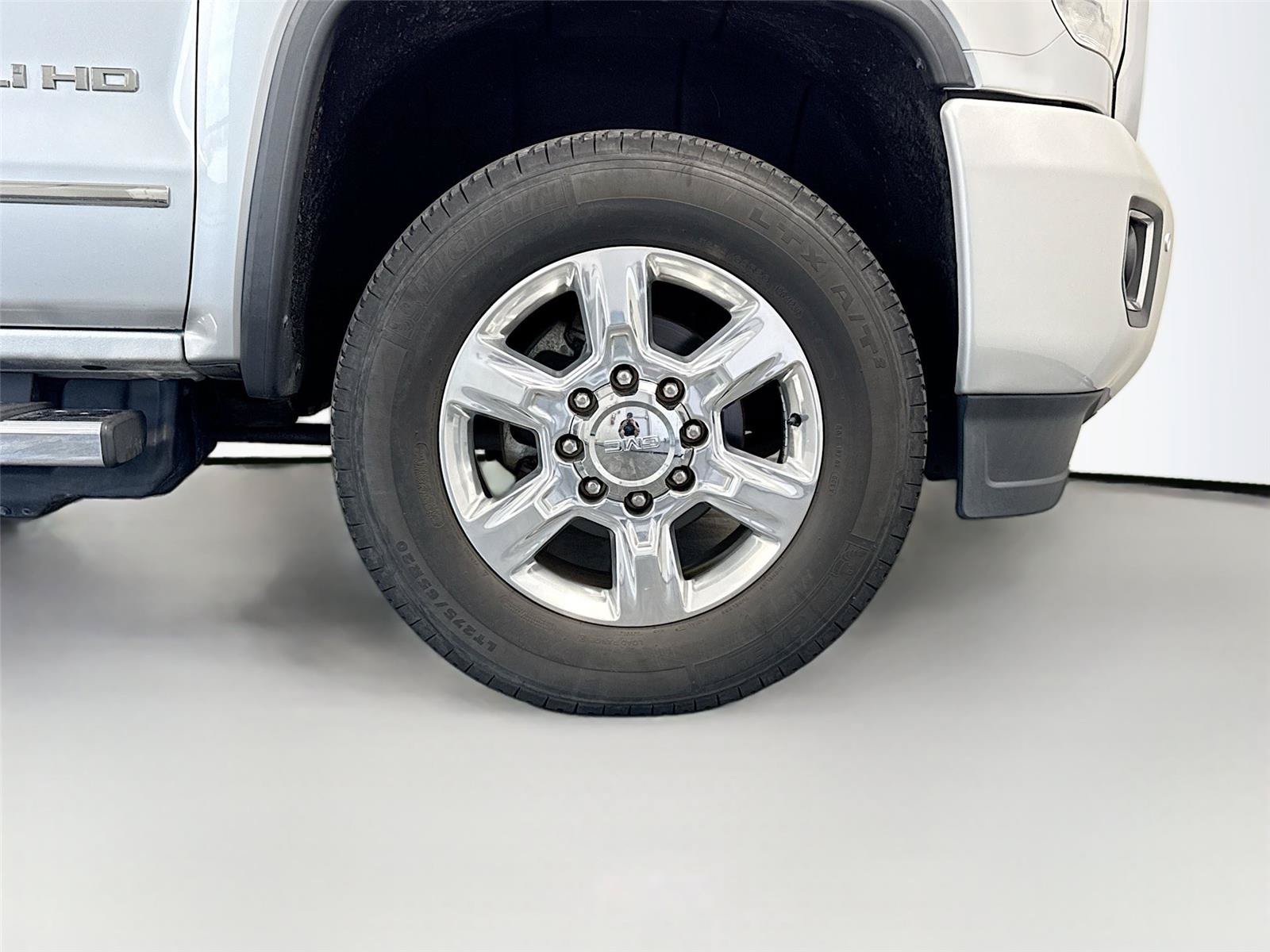 Used 2019 GMC Sierra 2500 Denali w/ Duramax Plus Package AWD/4WD image 16