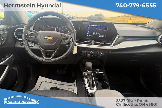 Used 2025 Chevrolet Trax LS w/ LS Convenience Package image 6