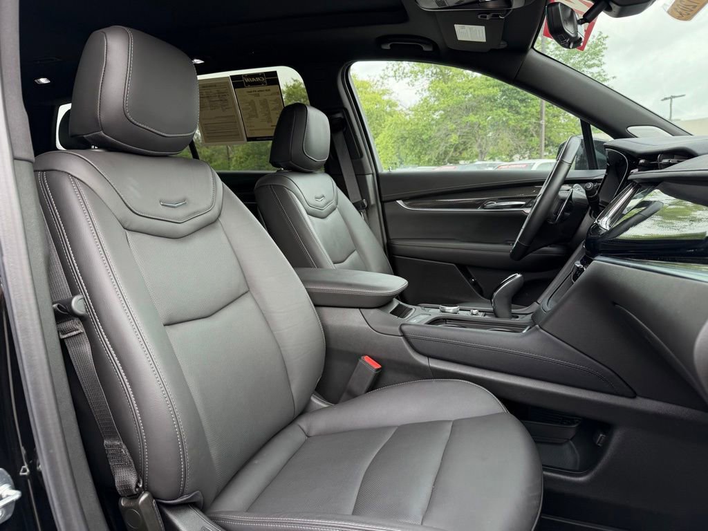 Used 2025 Cadillac XT6 Sport w/ Technology Package AWD/4WD image 31