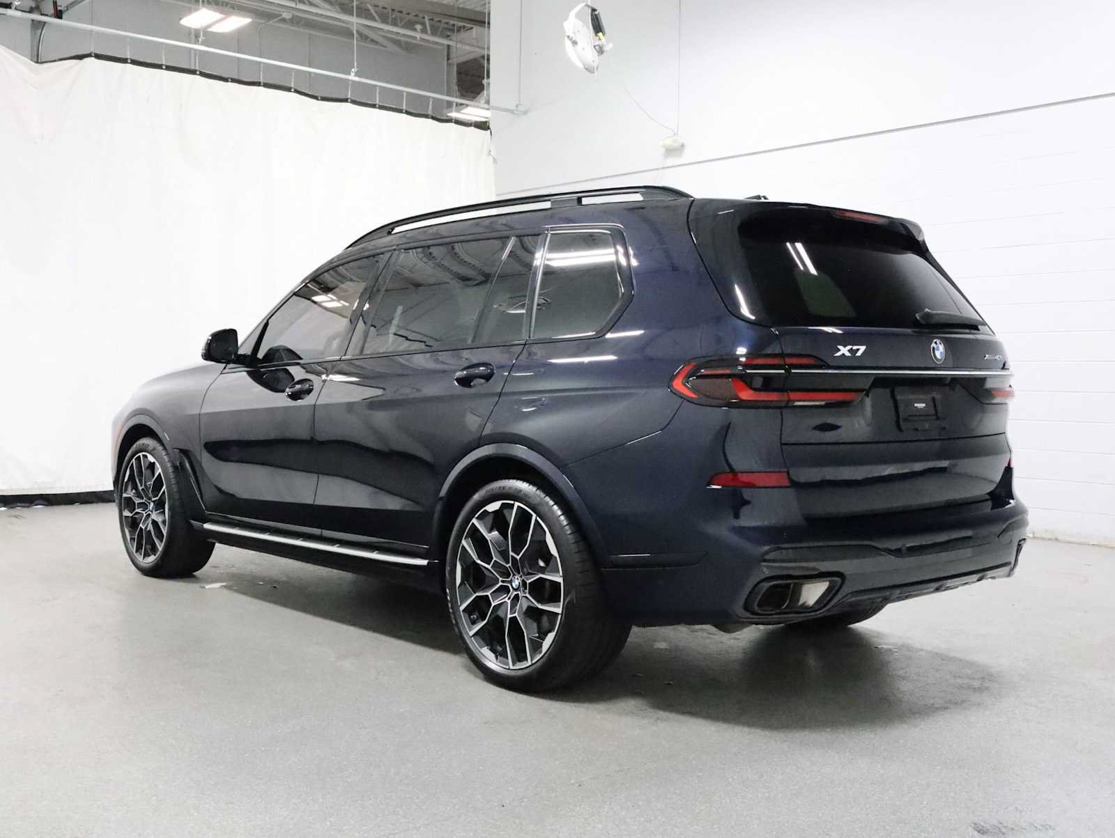 Used 2023 BMW X7 xDrive40i AWD/4WD image 3