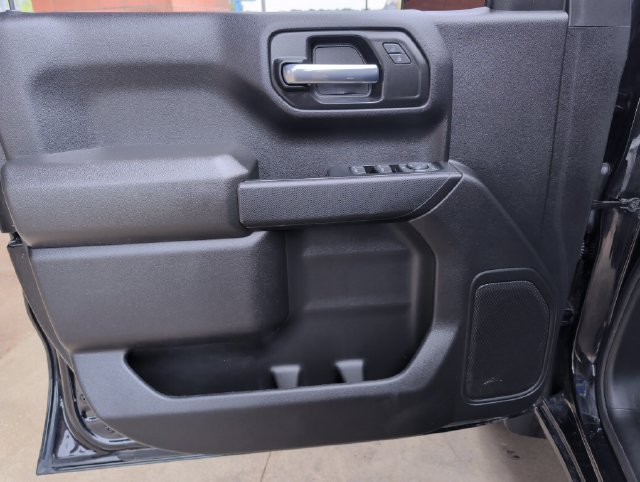 Used 2025 Chevrolet Silverado 1500 Custom w/ LPO, Dark Essentials Package AWD/4WD image 12